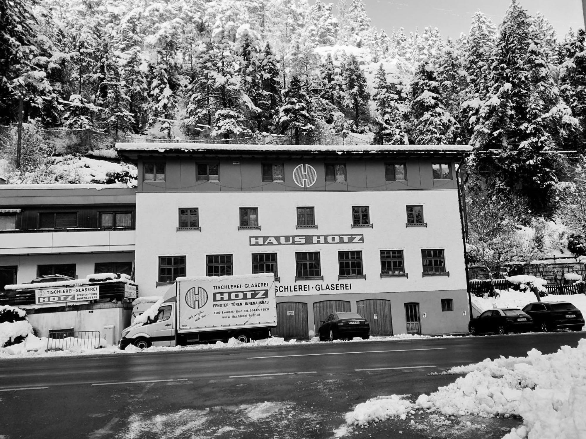 Haus Hotz Apart Talblick Grins Exterior photo